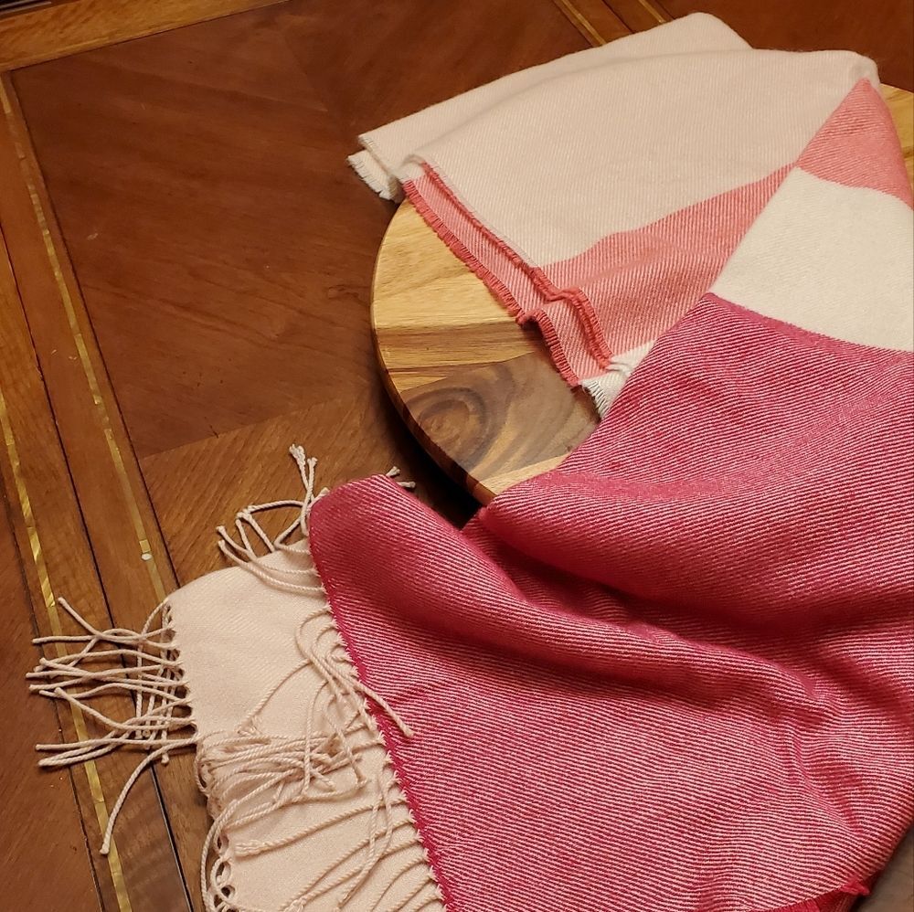 BANANA REPUBLIC SHAWL - Picture 3 of 3